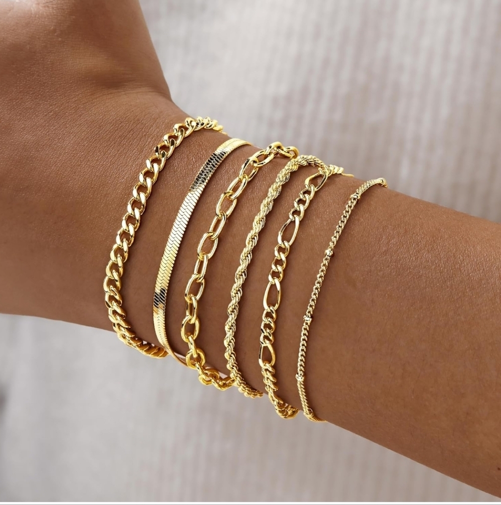 Elegant Gold Bracelet Set